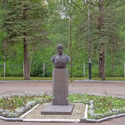 Могила, в которой похоронен А.Ф. Клубов (1918 – 1944), дважды Герой Советского Союза